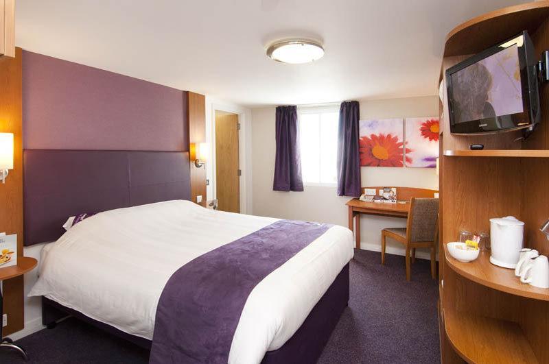 Premier Inn Gatwick Crawley Exterior photo